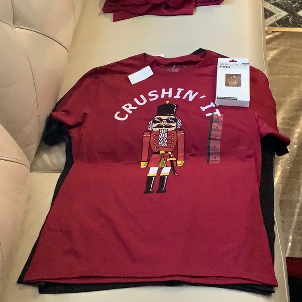 For Rocio Christmas T-shirt Size M with phone ring shaped like your fav mouse
